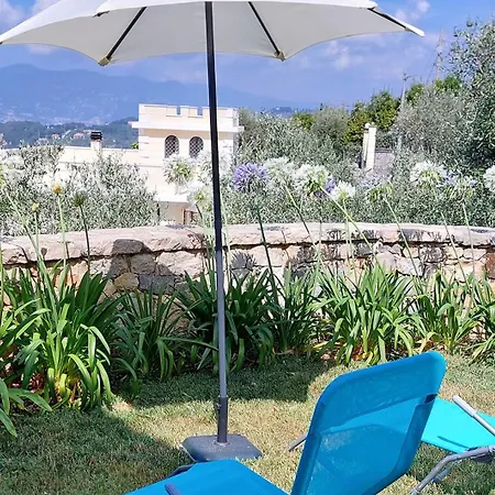 Villa Miralunga La *