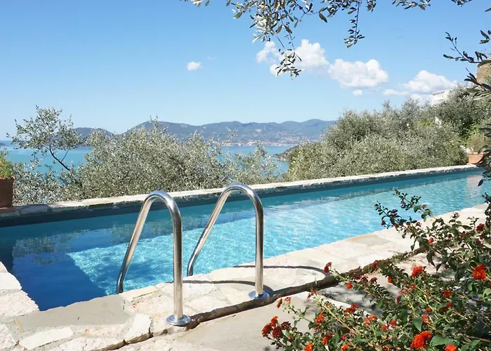 Villa Miralunga La *